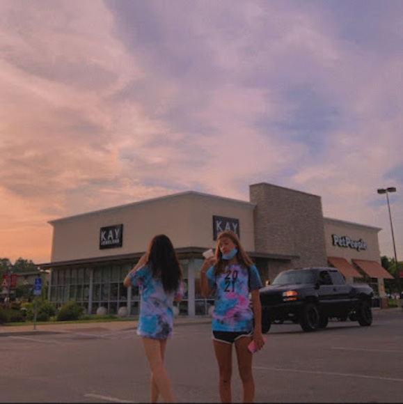 Meet your Posher, Madison - Picture 1 of 1